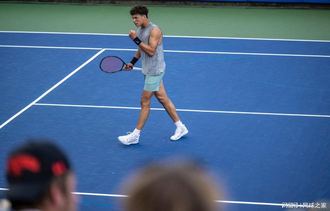 另一名前锋 另一名前锋